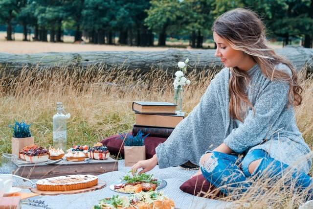 date-night young lady having a picnic tips to keep your relationship strong