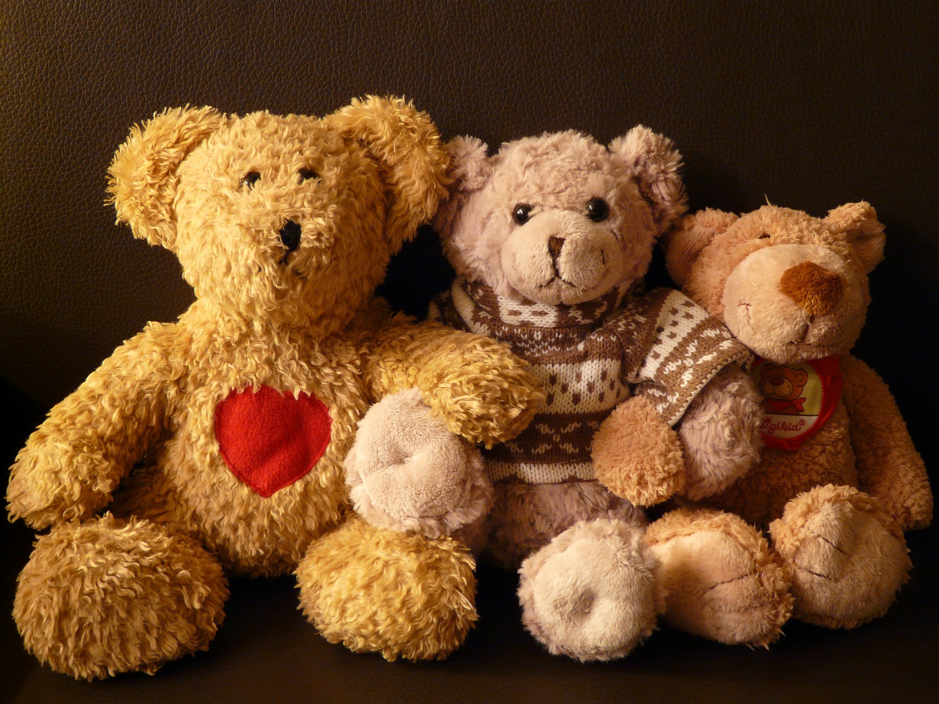 teddy-bears-11285_1920 3 teddy bears sitting in a row family and naming ceremonies with the celebrant angel