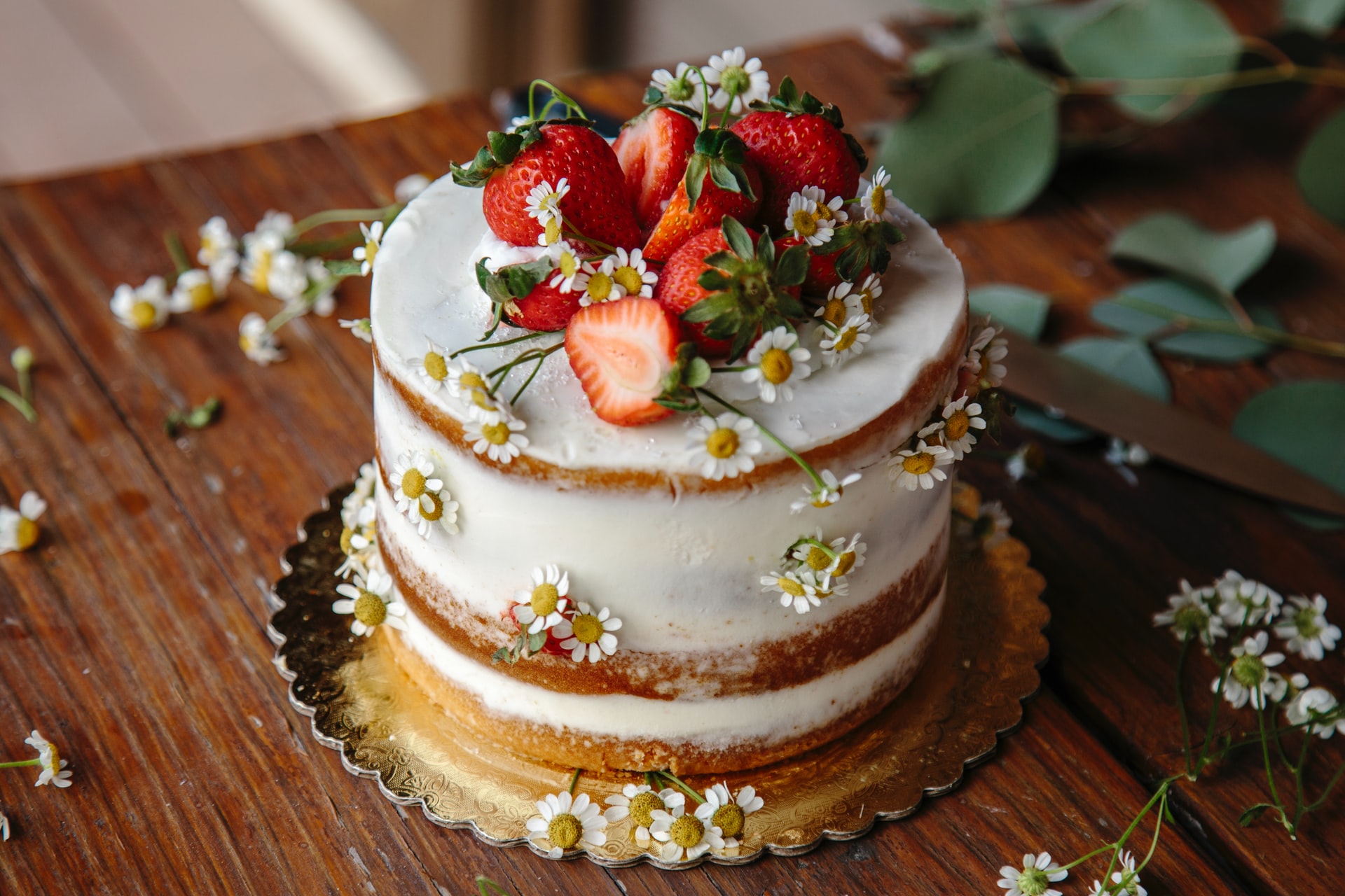 jasmine-bartel-8LtrMQfeDkQ-unsplash photo of a wedding cake topped with strawberries what questions to ask a cake maker with the celebrant angel