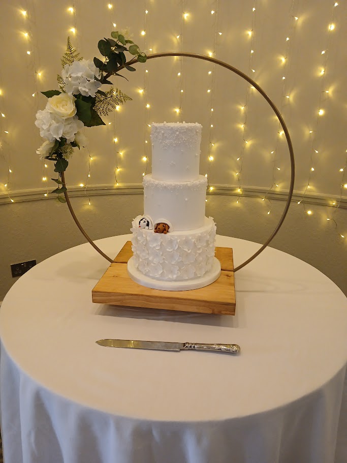 wedding cake decoratioins with the celebrant angel mary gibson humanist weddings aberdeen