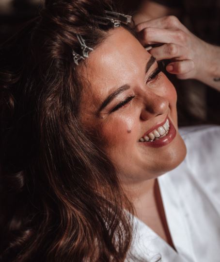 amanda smiling how to stop blushing on your wedding day with the celebrant angel aberdeen