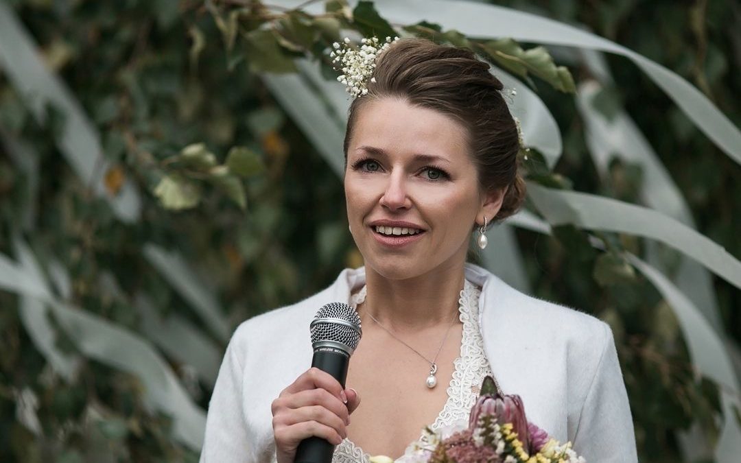 Should A Bride Do A Wedding Speech?