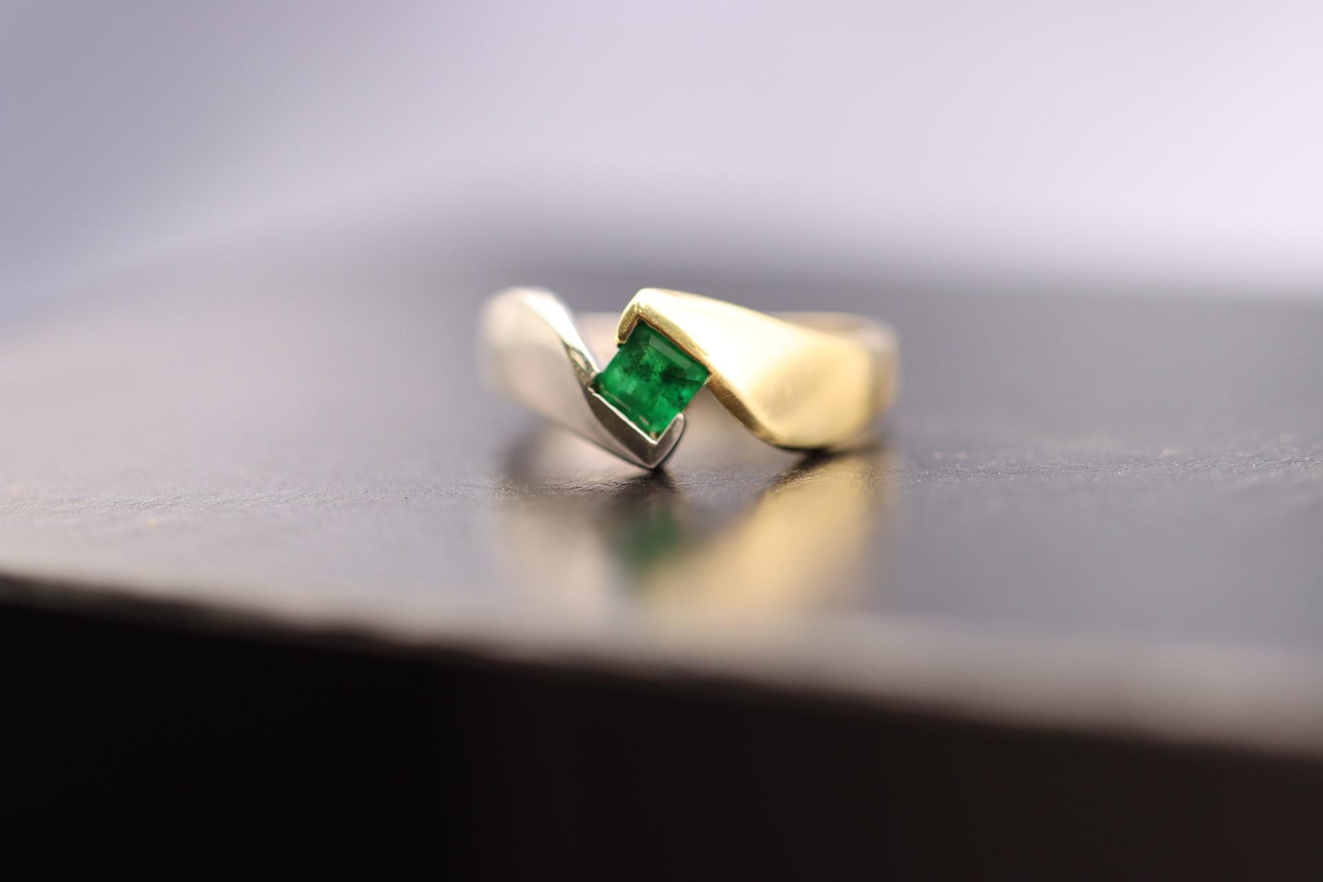 annabelle-worrall-mnMWMNP0soM-unsplash choosing an engagement ring with the celebrant angel aberdeen