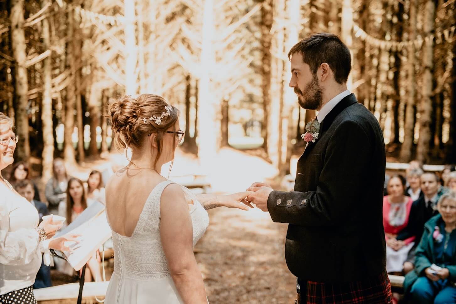 152 (1) can an indpendant celebrant legally marry us in aberdeen