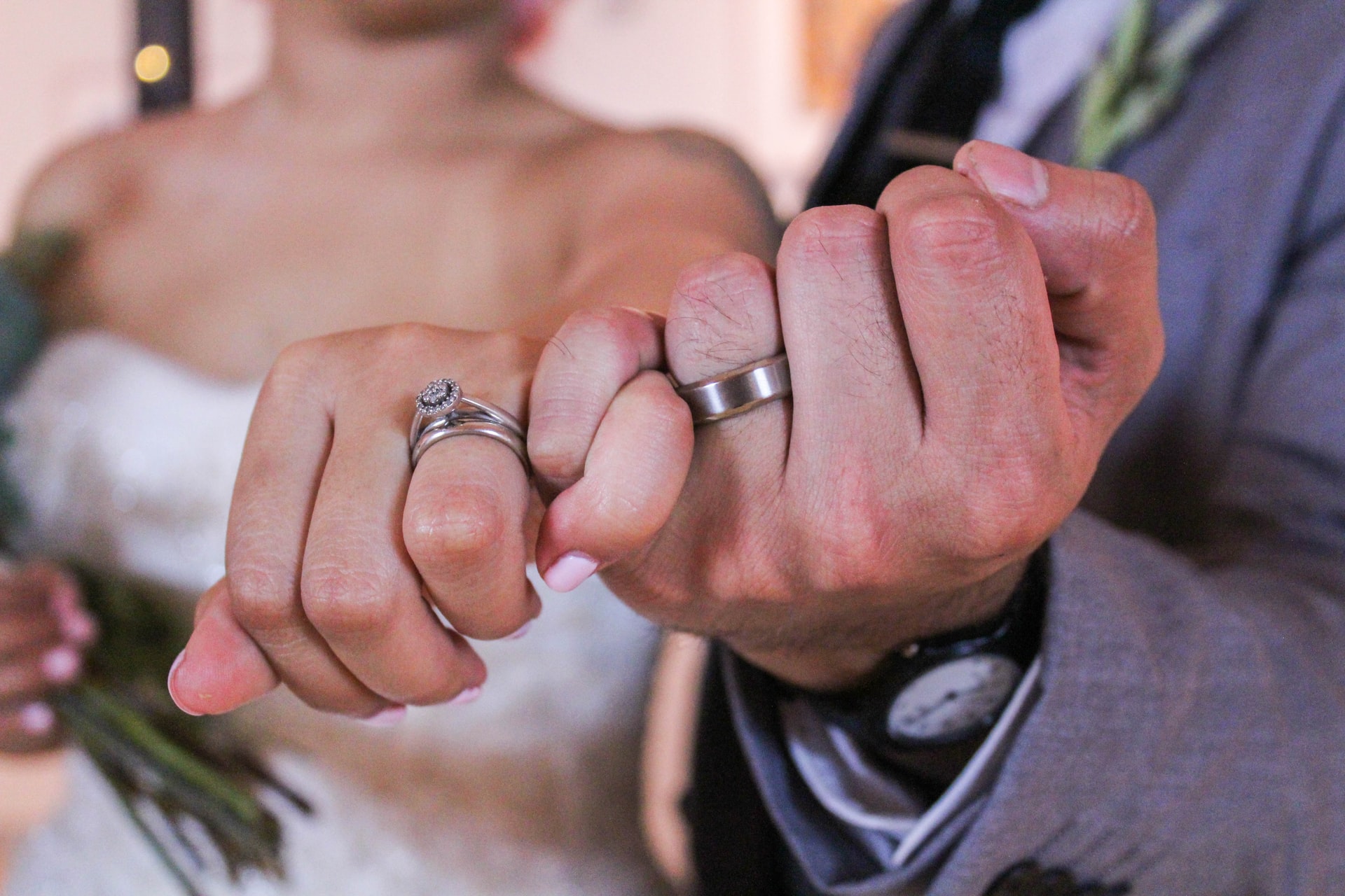 levi-alvarez-L4J8U_Rkt4s-unsplash a pinky promise with the celebrant angel