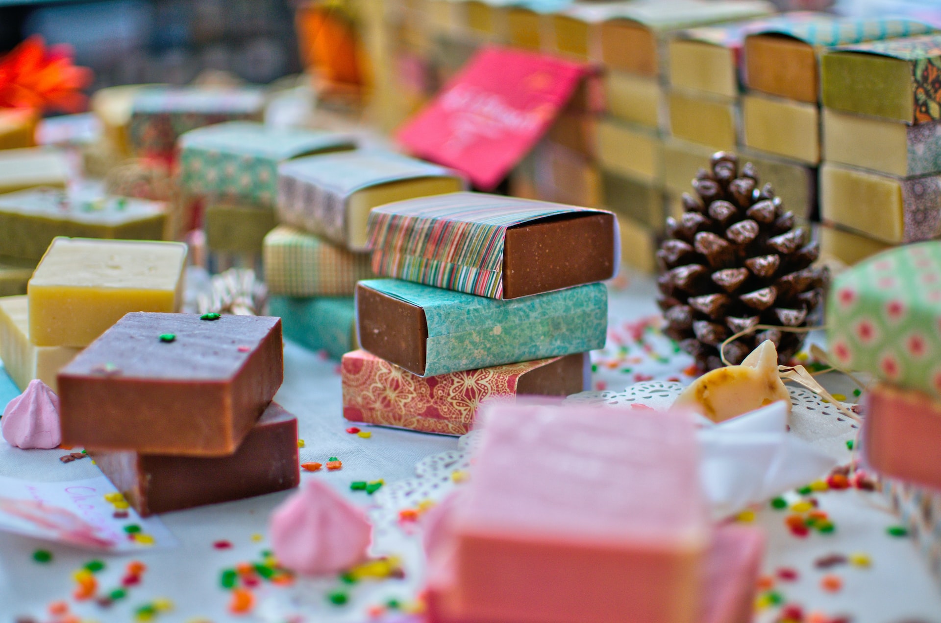 viktor-forgacs-GE23cTcUXww-unsplash eco-friendly wedding favours with the celebrant angel aberdeen