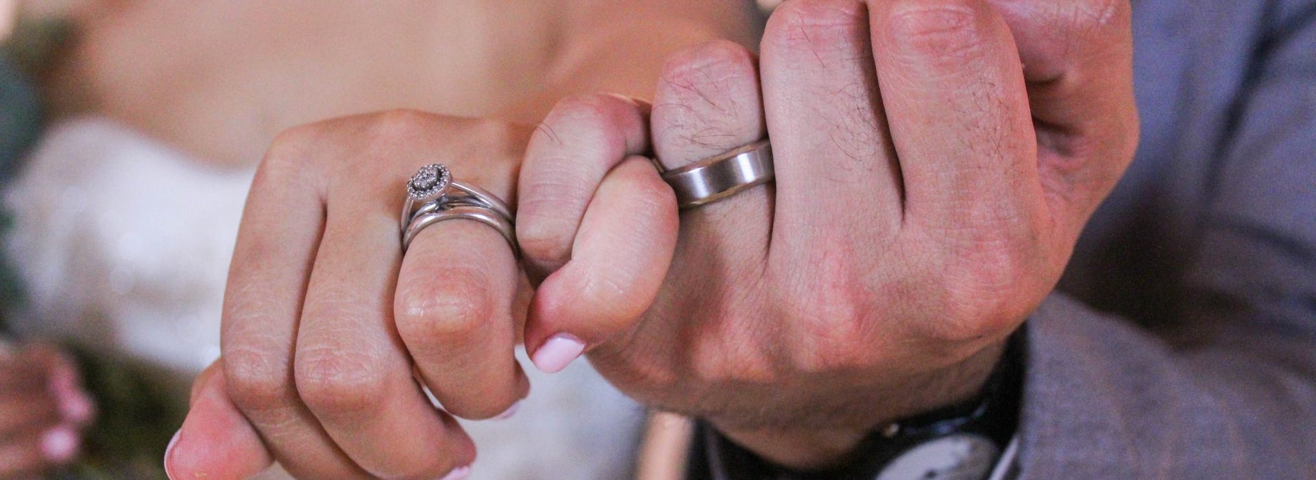 pinkie promise-levi-alvarez-L4J8U_Rkt4s-unsplash pinkie promise wedding ritual with the celebrant angel humanist wedding celebrant aberdeen