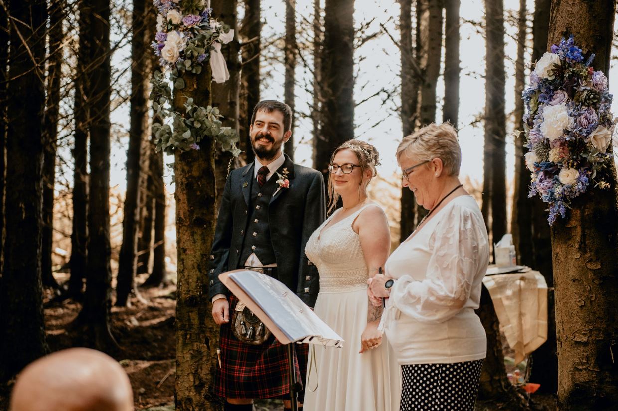 wedding ceremonies with the celebrant angel aberdeen humanist wedding ceremonies aberdeena and aberdeenshire