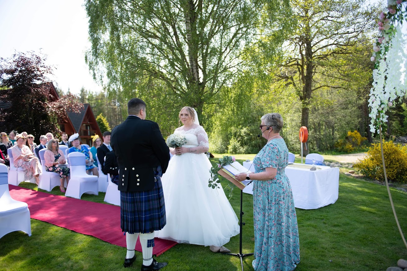 georgie and chris whiteside wedding day with mary gibson the celebrant angel humanist wedding celebrant aberdeen