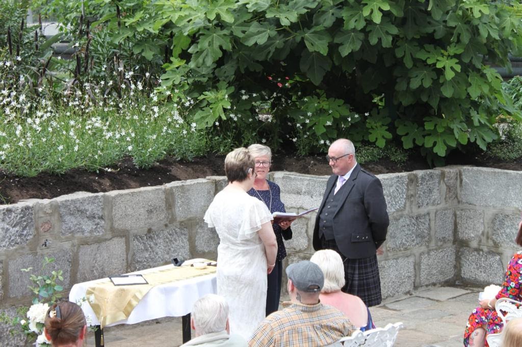 maggie and garys wedding in the winter gardens aberdeen with the celebrant angel aberdeen humanist weddings aberdeen