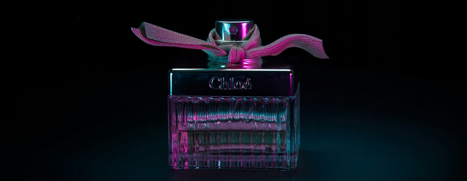 photo courtasy of ash-edmonds-gyzH19KIvIQ-unsplash choosing your wedding day perfume with mary gibson the celebrant angel aberdeen