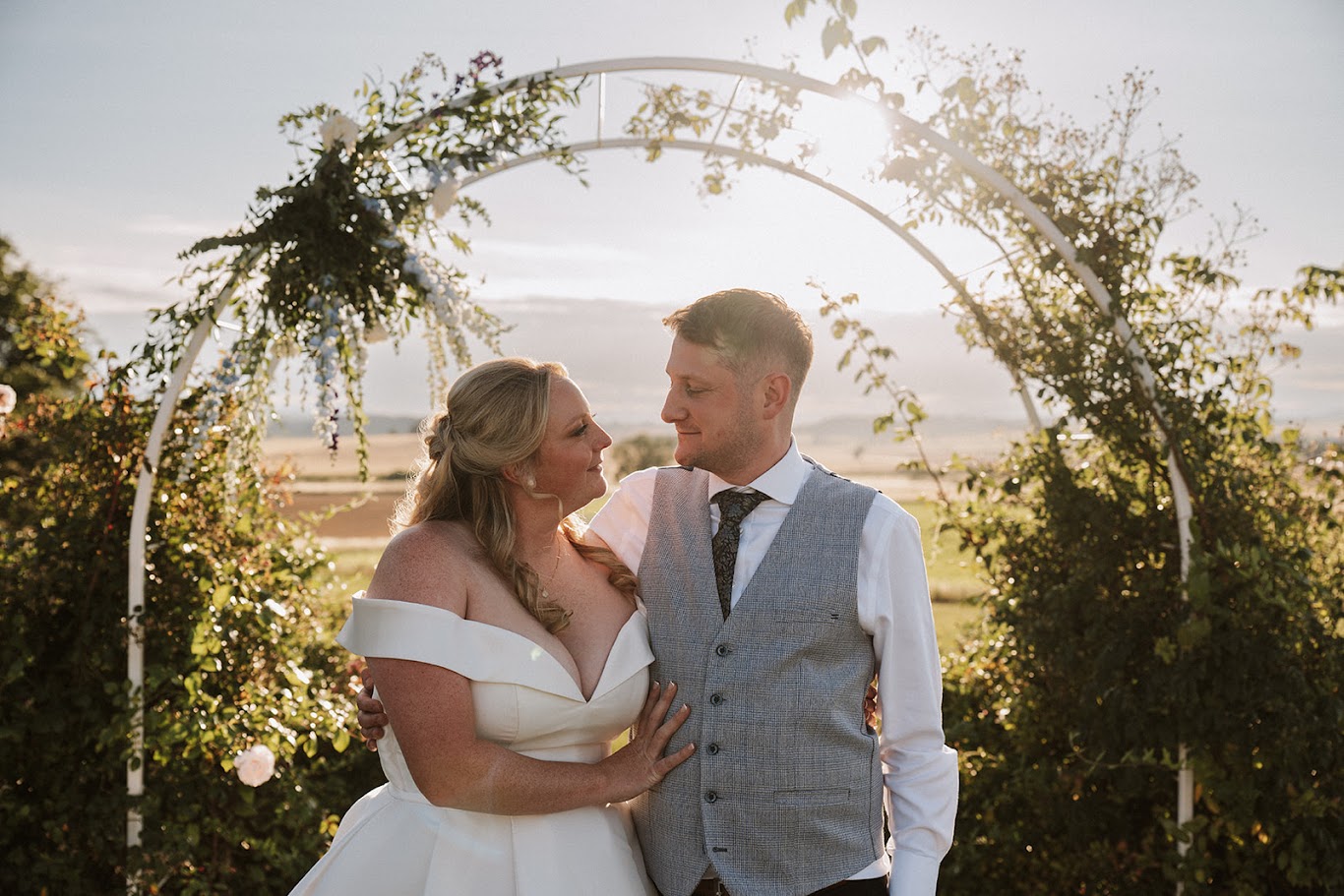 Sharna and johnny's weddding at barra bar with mary gibson the celebrant angel aberdeen