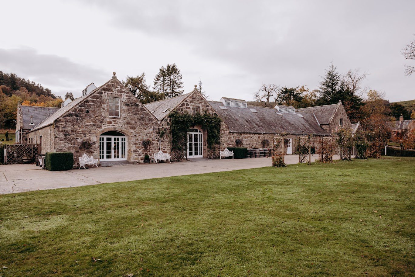 Aswanley Aberdeenshire wedding venue with mary gibson the celebrant angel aberdeen